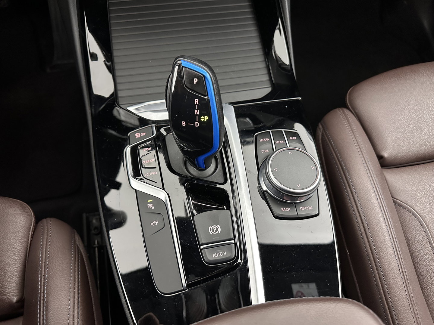 BMW iX3 High Executive 80 kWh [3-Fase-11kW] {SOH-100%} (INCL-BTW) Aut. *PANO | LEATHER | HARMAN/KARDON | FULL-LED | BLINDSPOT | MEMORY-PACK | DIGI-COCKPIT | HEATED-SPORTSEATS | KEYLESS | TOPVIEW | DAB+ | NAVI-FULLMAP | HEAD-UP | PRIVACY-GLASS | .