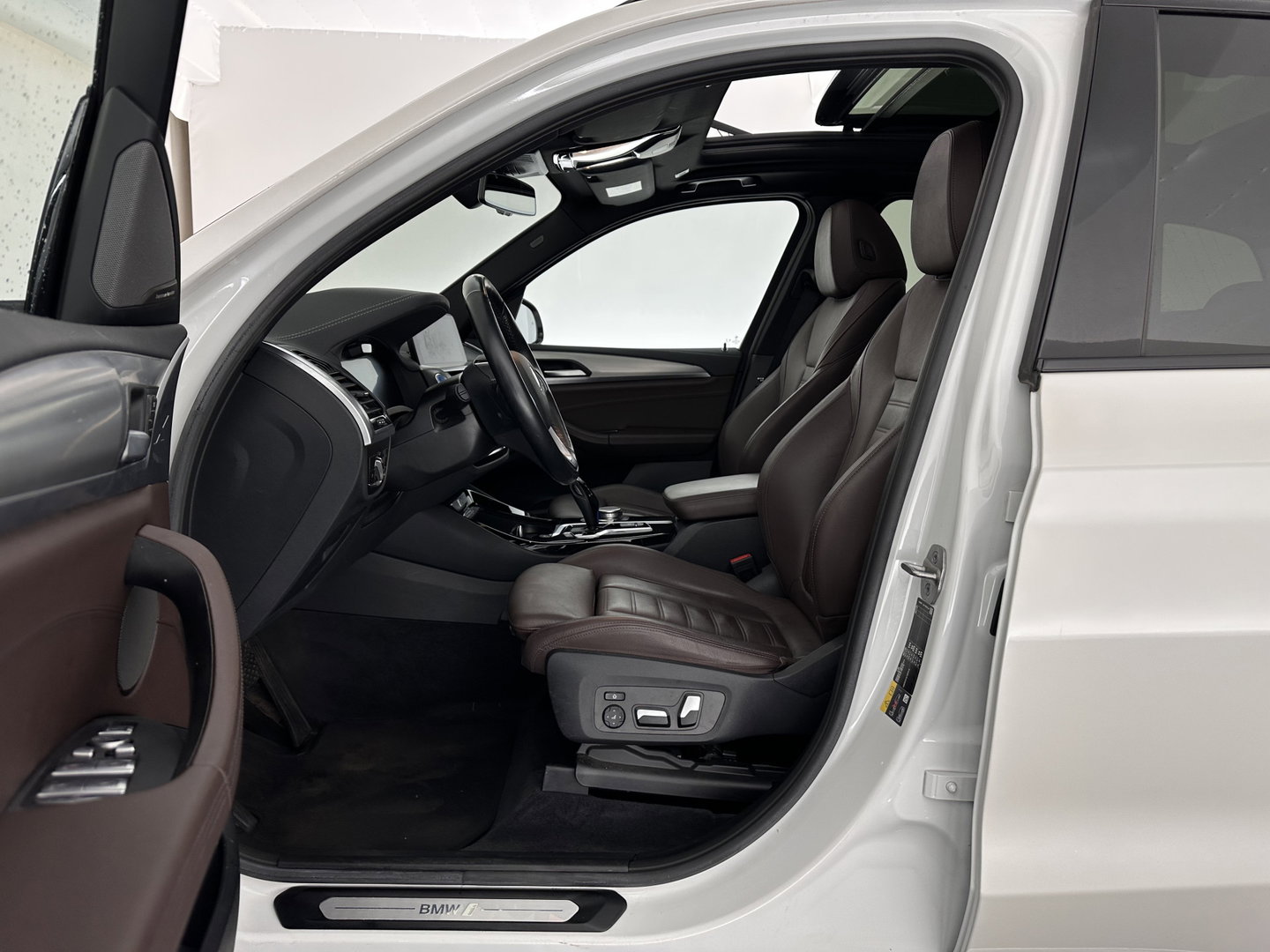 BMW iX3 High Executive 80 kWh [3-Fase-11kW] {SOH-100%} (INCL-BTW) Aut. *PANO | LEATHER | HARMAN/KARDON | FULL-LED | BLINDSPOT | MEMORY-PACK | DIGI-COCKPIT | HEATED-SPORTSEATS | KEYLESS | TOPVIEW | DAB+ | NAVI-FULLMAP | HEAD-UP | PRIVACY-GLASS | .