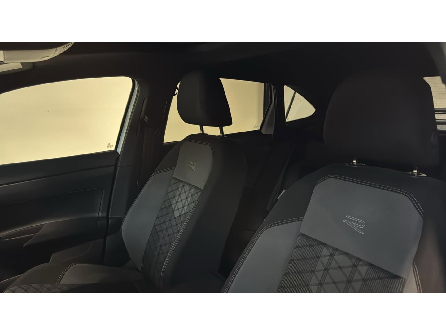 Volkswagen Taigo 1.5 TSI R-Line BEATS PANO KEYLESS'