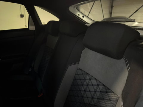 Volkswagen Taigo 1.5 TSI R-Line BEATS PANO KEYLESS'