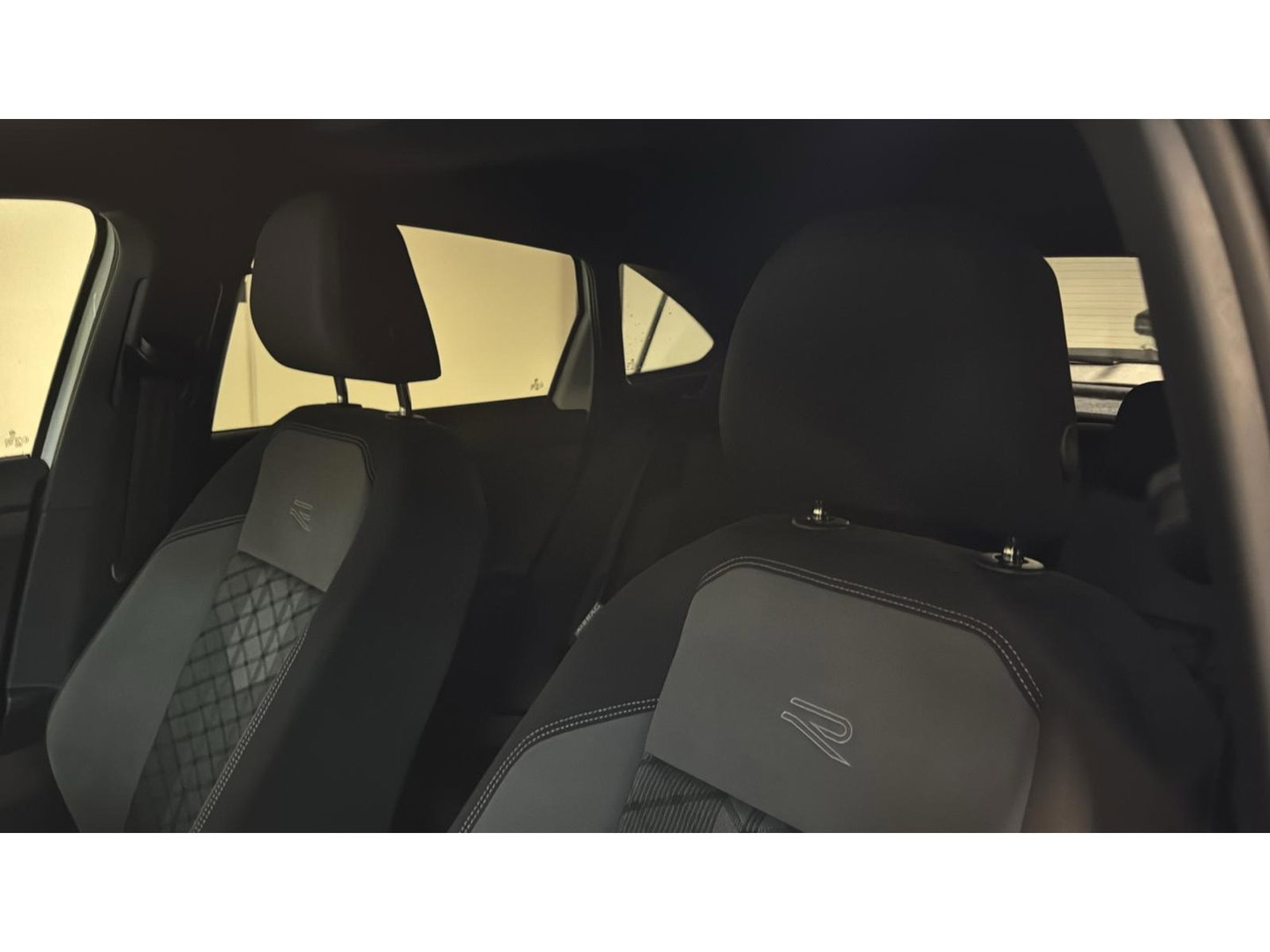 Volkswagen Taigo 1.5 TSI R-Line BEATS PANO KEYLESS'