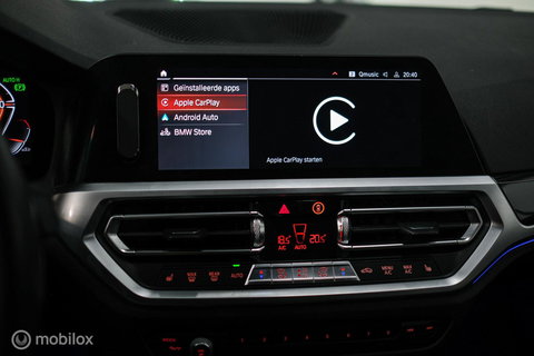 BMW 3 Serie Touring 318i Corporate High Exe | Dravitgrau | Trekhaak | Individual | Sportstoelen | CarPlay | NAP NL auto | rijklaarprijs |