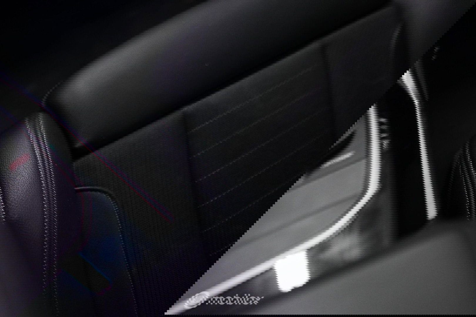 BMW 3 Serie Touring 318i Corporate High Exe | Dravitgrau | Trekhaak | Individual | Sportstoelen | CarPlay | NAP NL auto | rijklaarprijs |