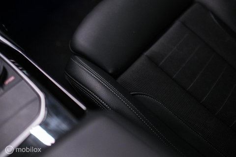 BMW 3 Serie Touring 318i Corporate High Exe | Dravitgrau | Trekhaak | Individual | Sportstoelen | CarPlay | NAP NL auto | rijklaarprijs |