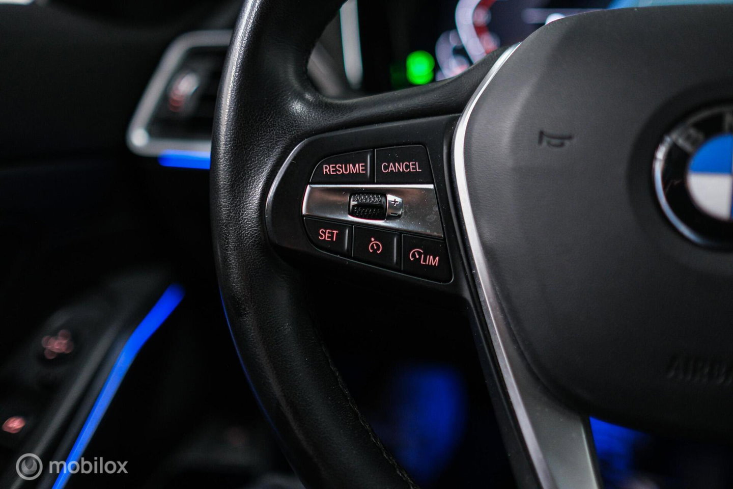 BMW 3 Serie Touring 318i Corporate High Exe | Dravitgrau | Trekhaak | Individual | Sportstoelen | CarPlay | NAP NL auto | rijklaarprijs |