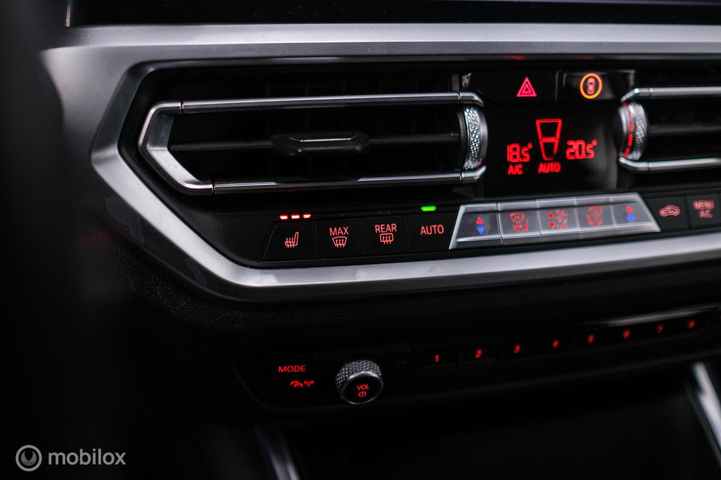 BMW 3 Serie Touring 318i Corporate High Exe | Dravitgrau | Trekhaak | Individual | Sportstoelen | CarPlay | NAP NL auto | rijklaarprijs |