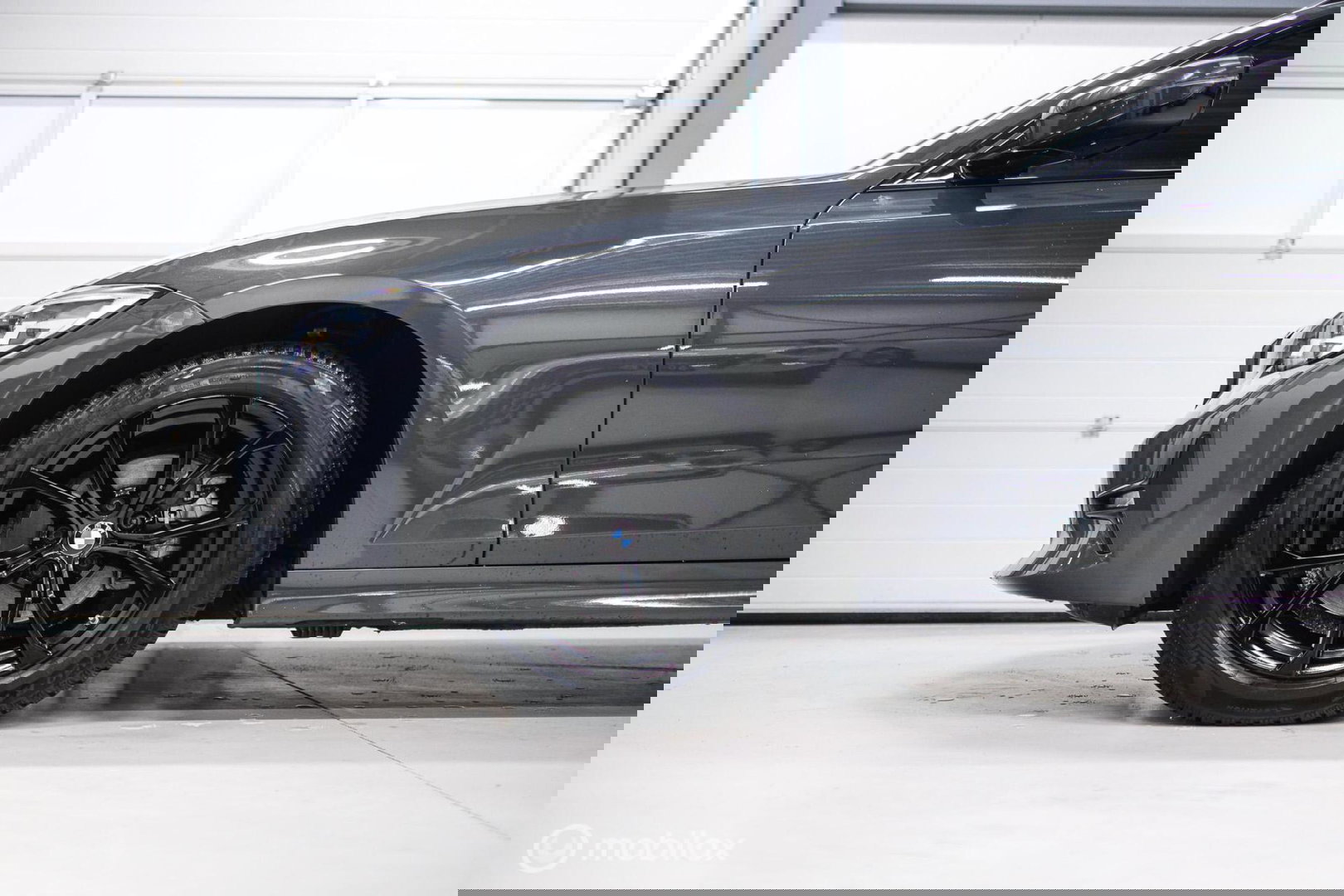 BMW 3 Serie Touring 318i Corporate High Exe | Dravitgrau | Trekhaak | Individual | Sportstoelen | CarPlay | NAP NL auto | rijklaarprijs |