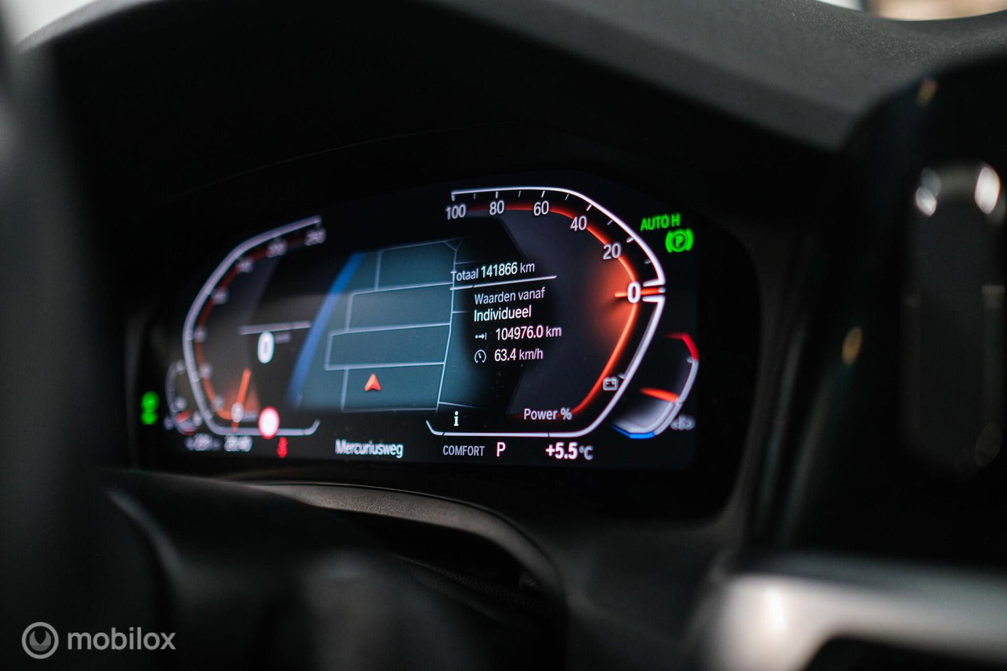 BMW 3 Serie Touring 318i Corporate High Exe | Dravitgrau | Trekhaak | Individual | Sportstoelen | CarPlay | NAP NL auto | rijklaarprijs |