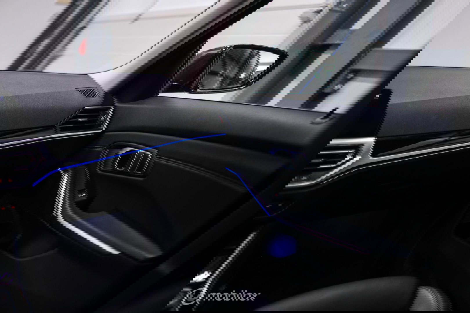 BMW 3 Serie Touring 318i Corporate High Exe | Dravitgrau | Trekhaak | Individual | Sportstoelen | CarPlay | NAP NL auto | rijklaarprijs |