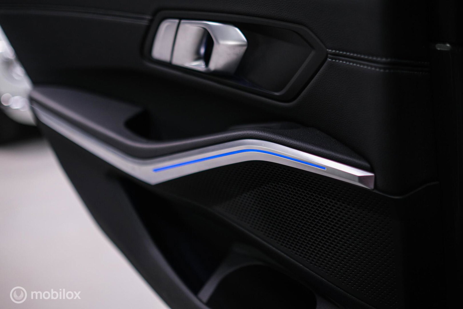 BMW 3 Serie Touring 318i Corporate High Exe | Dravitgrau | Trekhaak | Individual | Sportstoelen | CarPlay | NAP NL auto | rijklaarprijs |