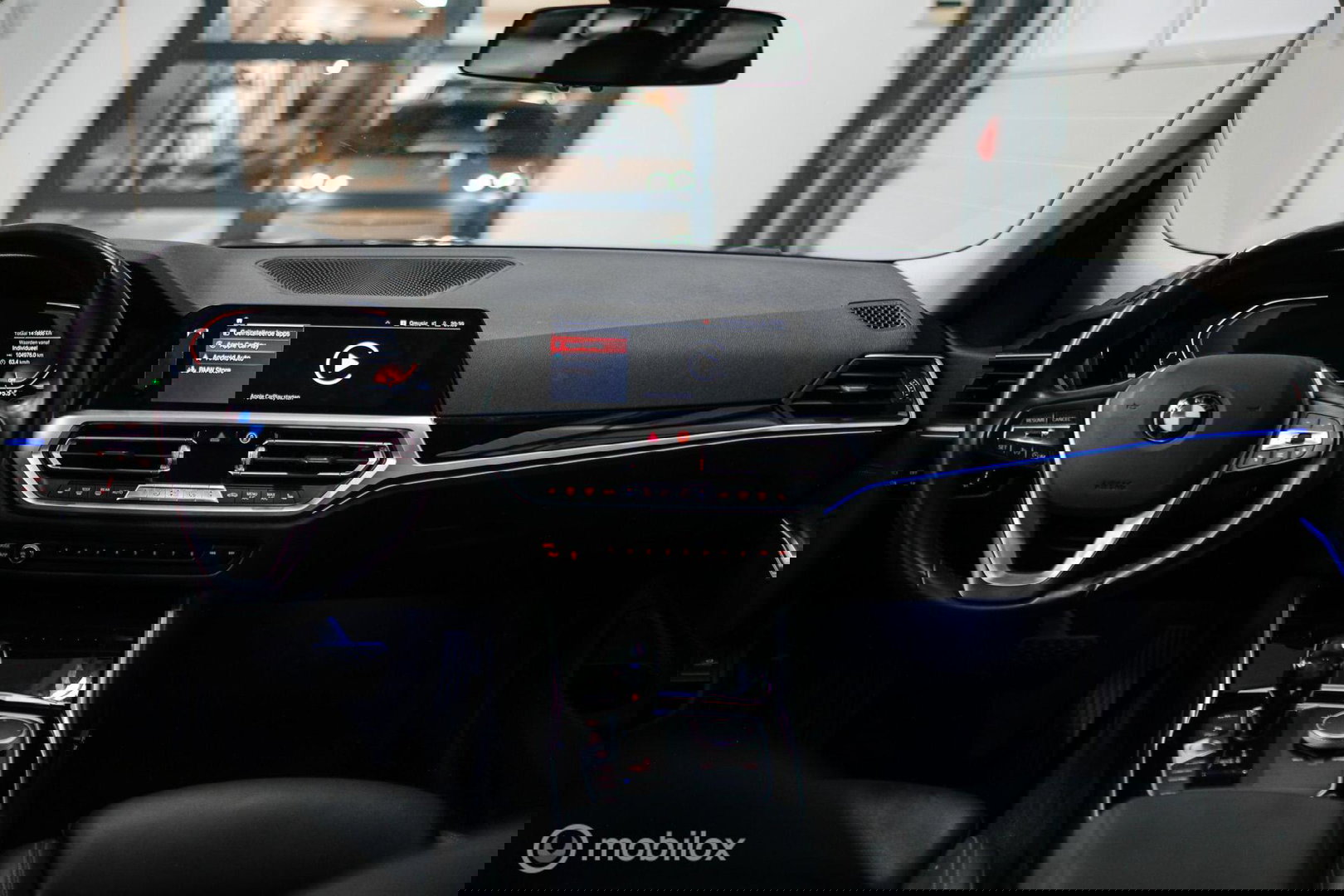 BMW 3 Serie Touring 318i Corporate High Exe | Dravitgrau | Trekhaak | Individual | Sportstoelen | CarPlay | NAP NL auto | rijklaarprijs |