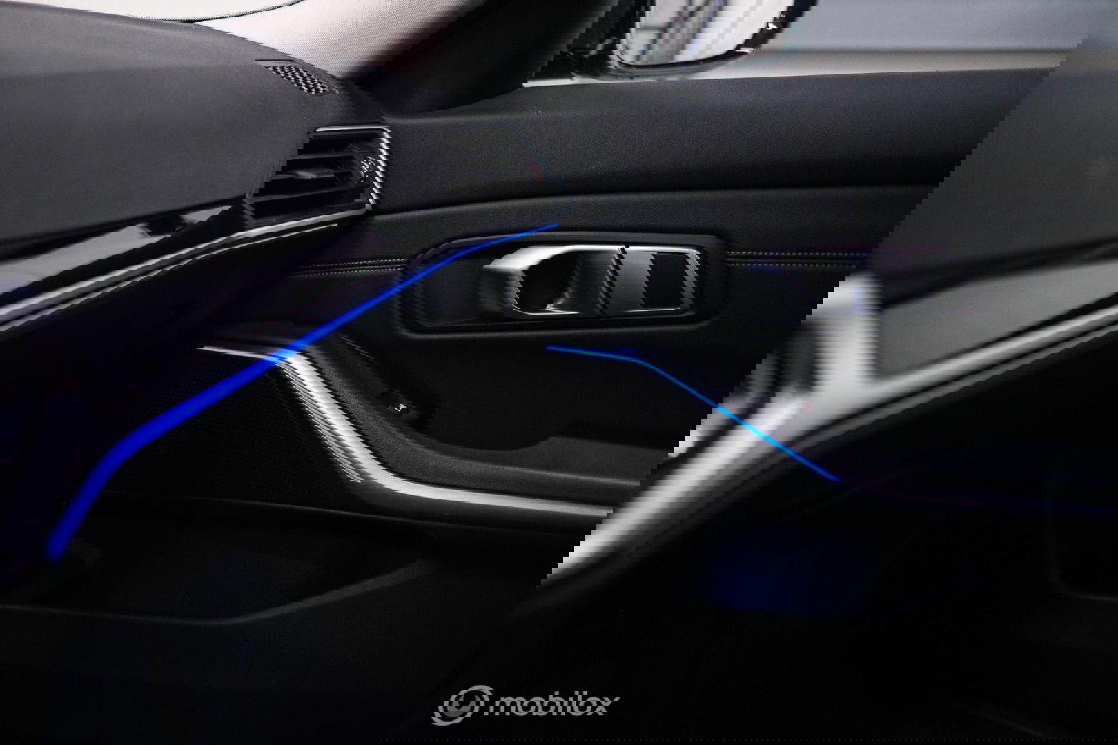 BMW 3 Serie Touring 318i Corporate High Exe | Dravitgrau | Trekhaak | Individual | Sportstoelen | CarPlay | NAP NL auto | rijklaarprijs |