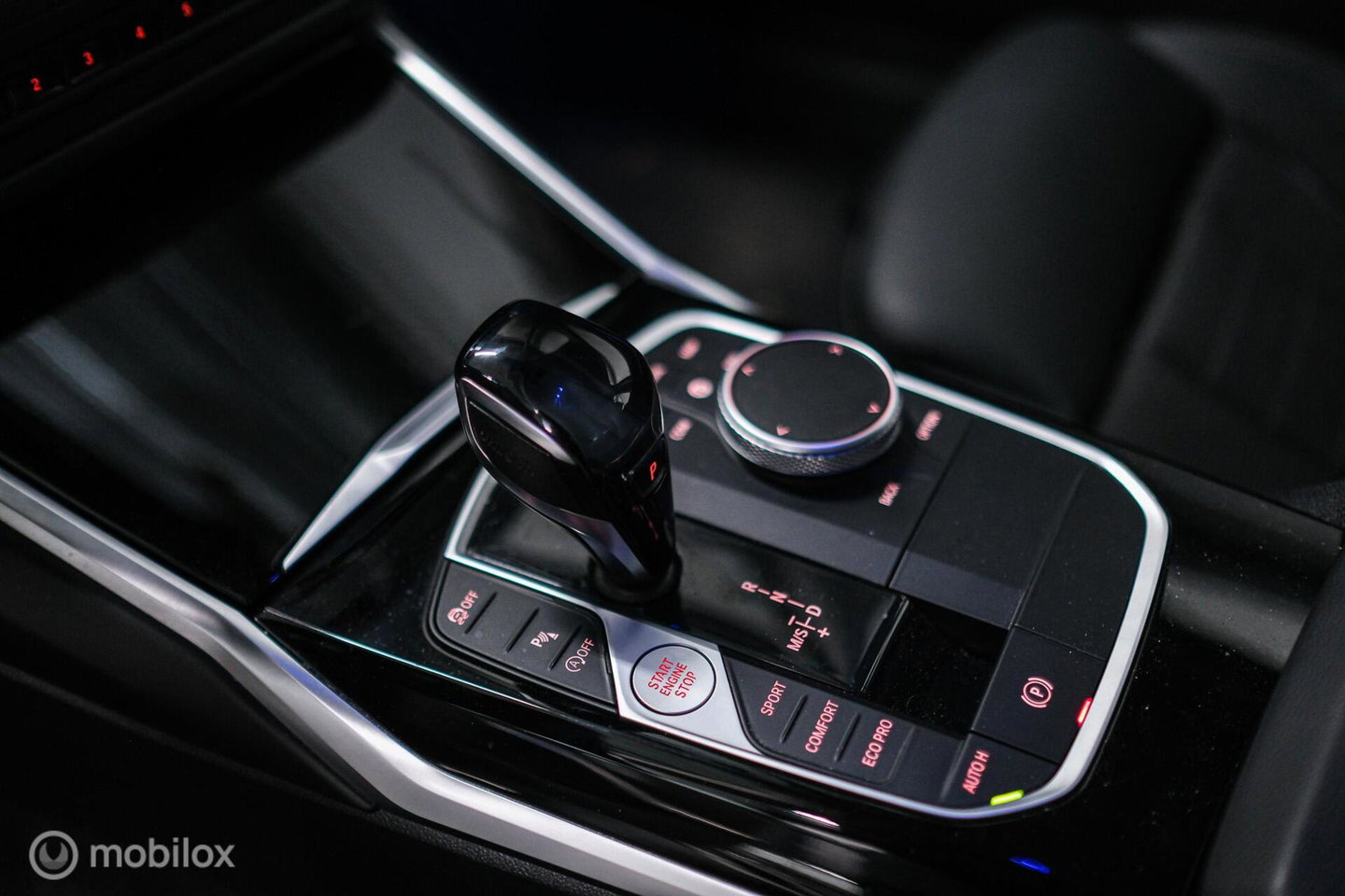 BMW 3 Serie Touring 318i Corporate High Exe | Dravitgrau | Trekhaak | Individual | Sportstoelen | CarPlay | NAP NL auto | rijklaarprijs |