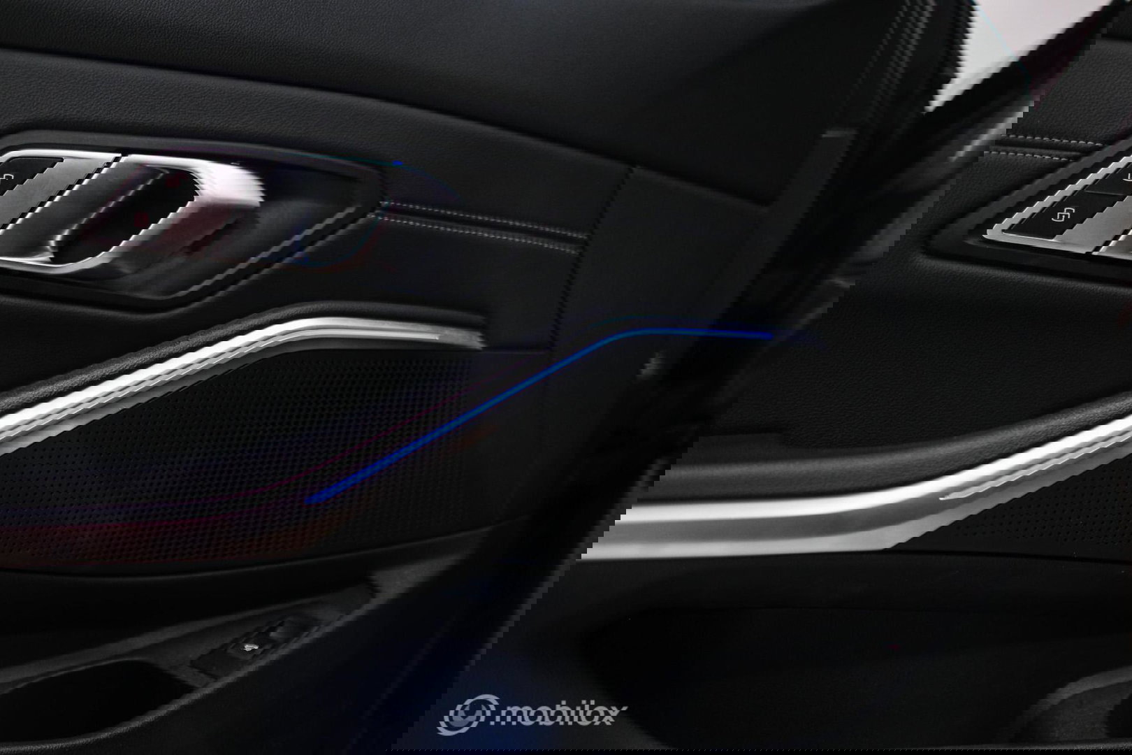 BMW 3 Serie Touring 318i Corporate High Exe | Dravitgrau | Trekhaak | Individual | Sportstoelen | CarPlay | NAP NL auto | rijklaarprijs |