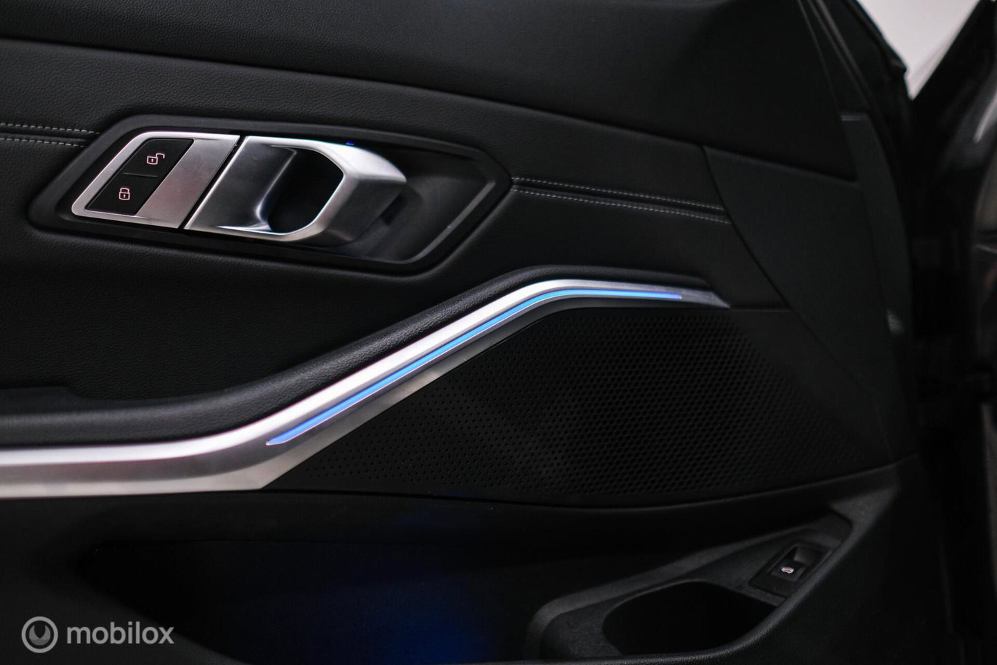 BMW 3 Serie Touring 318i Corporate High Exe | Dravitgrau | Trekhaak | Individual | Sportstoelen | CarPlay | NAP NL auto | rijklaarprijs |