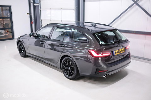 BMW 3 Serie Touring 318i Corporate High Exe | Dravitgrau | Trekhaak | Individual | Sportstoelen | CarPlay | NAP NL auto | rijklaarprijs |