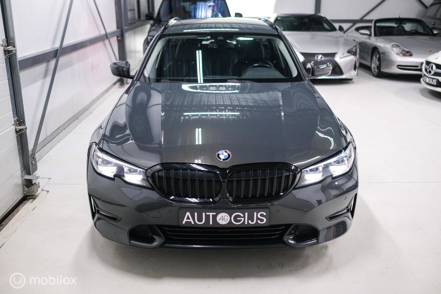 BMW 3 Serie Touring 318i Corporate High Exe | Dravitgrau | Trekhaak | Individual | Sportstoelen | CarPlay | NAP NL auto | rijklaarprijs |