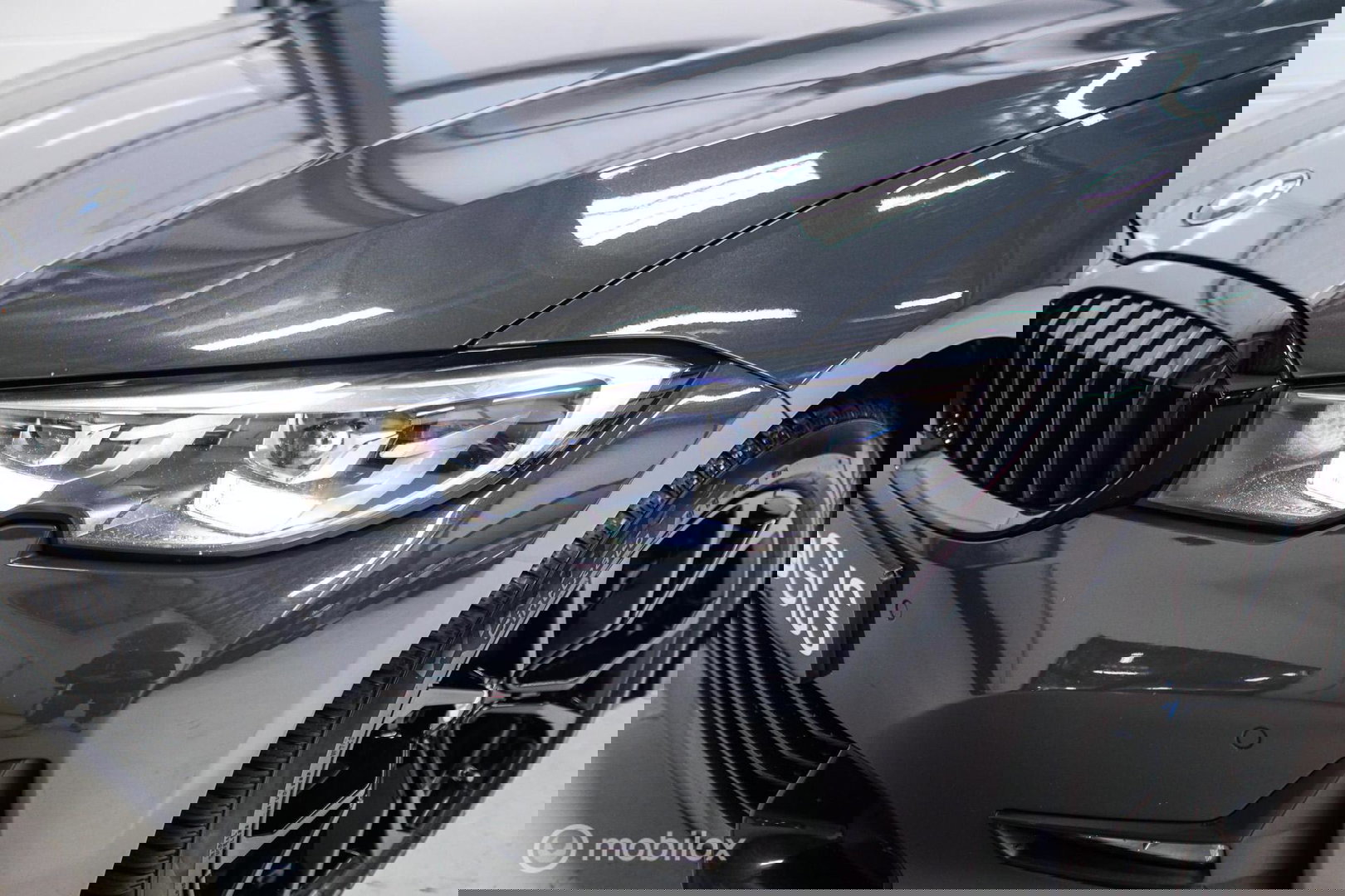 BMW 3 Serie Touring 318i Corporate High Exe | Dravitgrau | Trekhaak | Individual | Sportstoelen | CarPlay | NAP NL auto | rijklaarprijs |