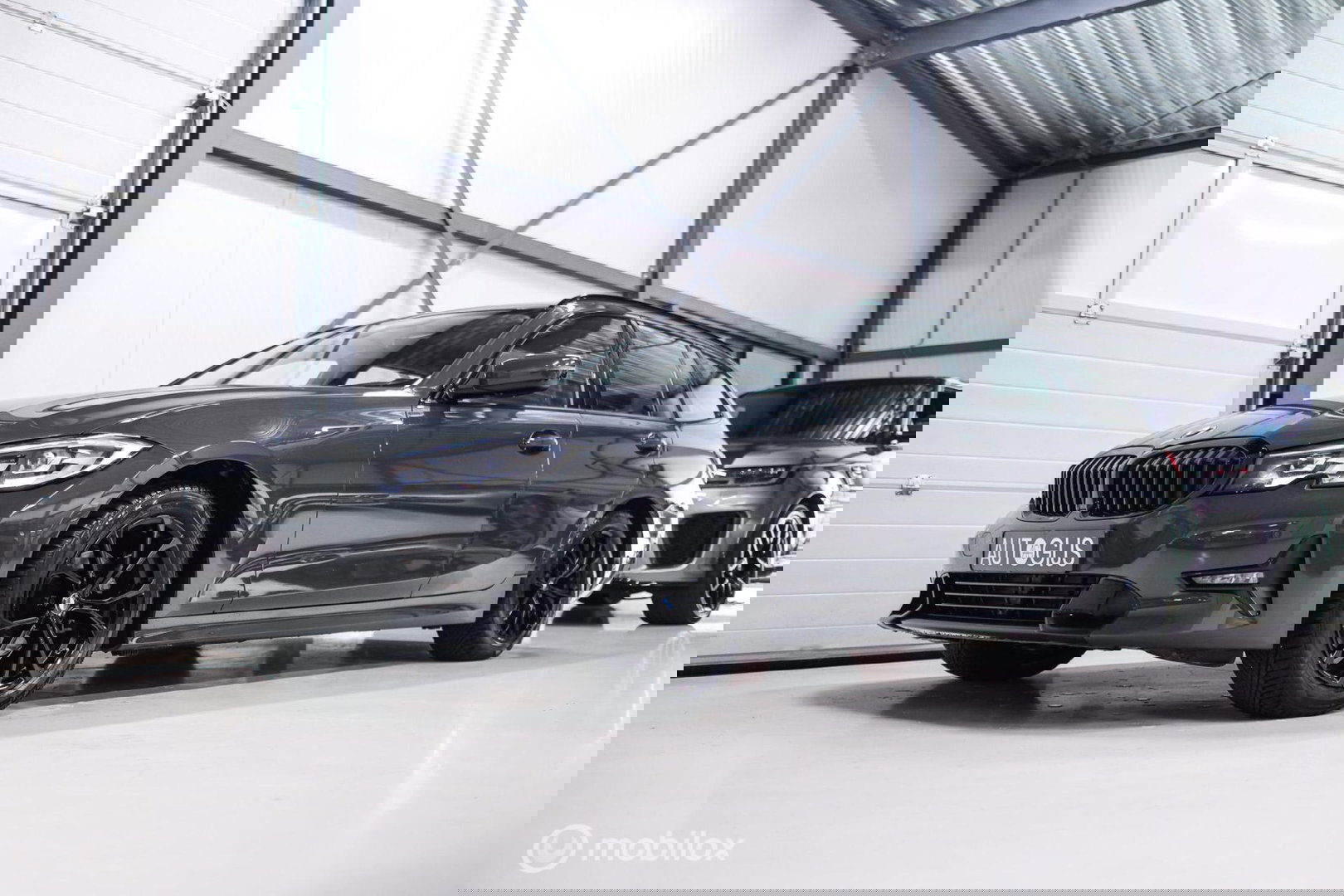 BMW 3 Serie Touring 318i Corporate High Exe | Dravitgrau | Trekhaak | Individual | Sportstoelen | CarPlay | NAP NL auto | rijklaarprijs |