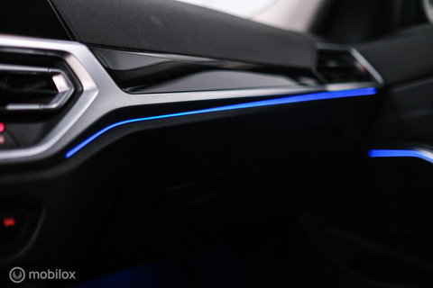 BMW 3 Serie Touring 318i Corporate High Exe | Dravitgrau | Trekhaak | Individual | Sportstoelen | CarPlay | NAP NL auto | rijklaarprijs |