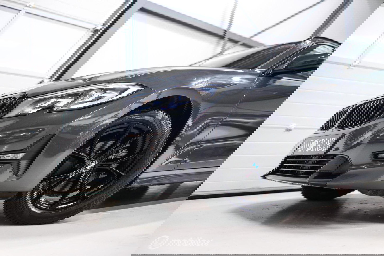 BMW 3 Serie Touring 318i Corporate High Exe | Dravitgrau | Trekhaak | Individual | Sportstoelen | CarPlay | NAP NL auto | rijklaarprijs |