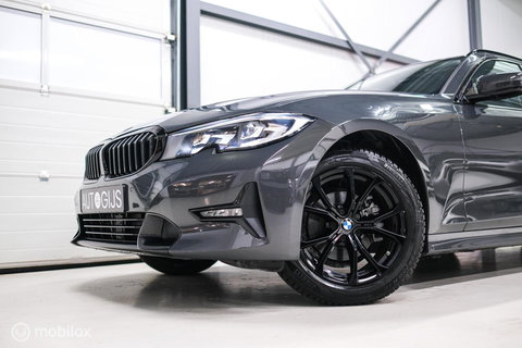 BMW 3 Serie Touring 318i Corporate High Exe | Dravitgrau | Trekhaak | Individual | Sportstoelen | CarPlay | NAP NL auto | rijklaarprijs |