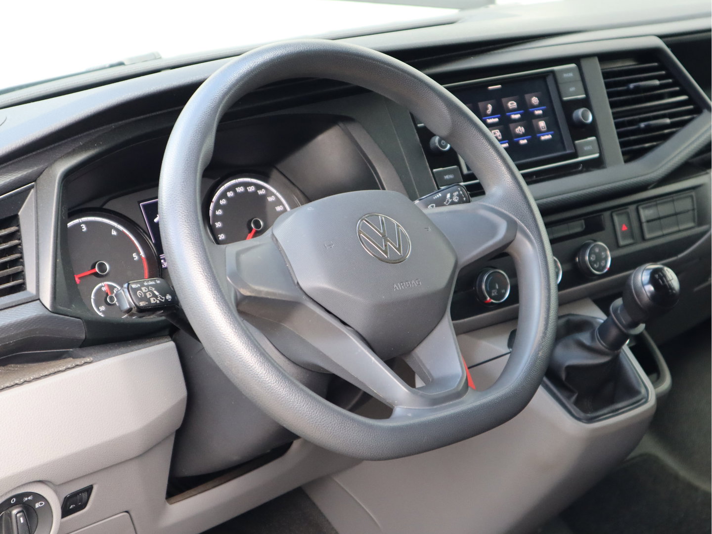 Volkswagen Transporter 2.0 TDI 111pk Euro 6 - Lang L2 - Trekhaak - Cruise - 3 Zits