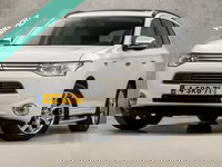 Mitsubishi Outlander - 2.0 PHEV Deluxe 203Pk Automaat (SCHUIFDAK, NAVIGATIE, LEDER, STOELVERWARMING, SPORTSTOELEN, CAMERA, TREKHAAK, GETINT GLAS, XENON, NIEUWE APK, NIEUWSTAAT)