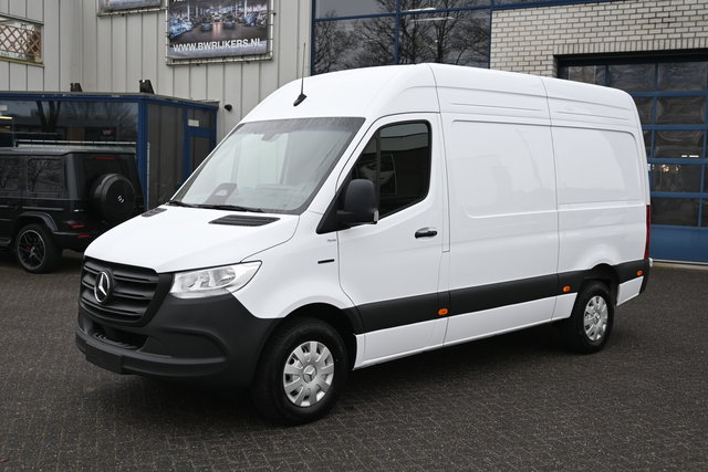 Mercedes-Benz eSprinter - 320 L2H2 Pro 81kWh Snellader, Navigatie, Trekhaak, Winterpakket, Etc.
