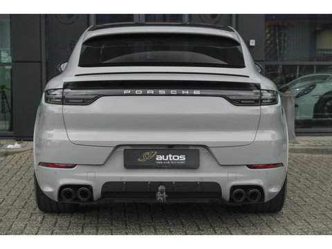 Porsche Cayenne Coupé 3.0 E-Hybrid 462PK Krijtgrijs SportDesign Burmester Luchtvering *SOH 92%* Lightweight Package Carbon Dak 4-wielsturing NLauto