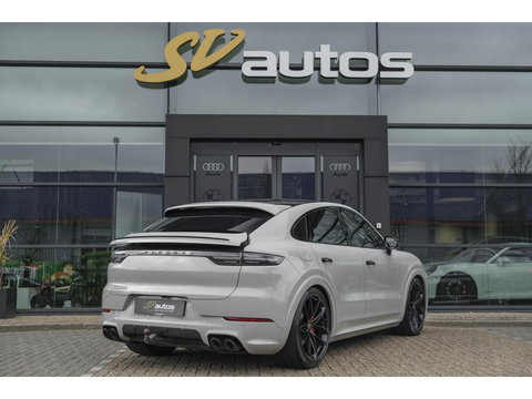 Porsche Cayenne Coupé 3.0 E-Hybrid 462PK Krijtgrijs SportDesign Burmester Luchtvering *SOH 92%* Lightweight Package Carbon Dak 4-wielsturing NLauto
