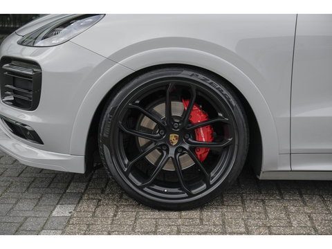 Porsche Cayenne Coupé 3.0 E-Hybrid 462PK Krijtgrijs SportDesign Burmester Luchtvering *SOH 92%* Lightweight Package Carbon Dak 4-wielsturing NLauto