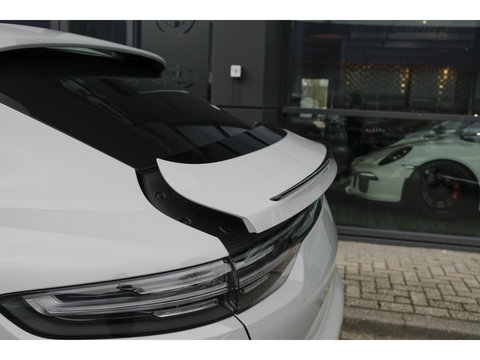 Porsche Cayenne Coupé 3.0 E-Hybrid 462PK Krijtgrijs SportDesign Burmester Luchtvering *SOH 92%* Lightweight Package Carbon Dak 4-wielsturing NLauto