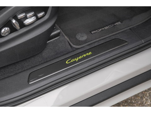 Porsche Cayenne Coupé 3.0 E-Hybrid 462PK Krijtgrijs SportDesign Burmester Luchtvering *SOH 92%* Lightweight Package Carbon Dak 4-wielsturing NLauto