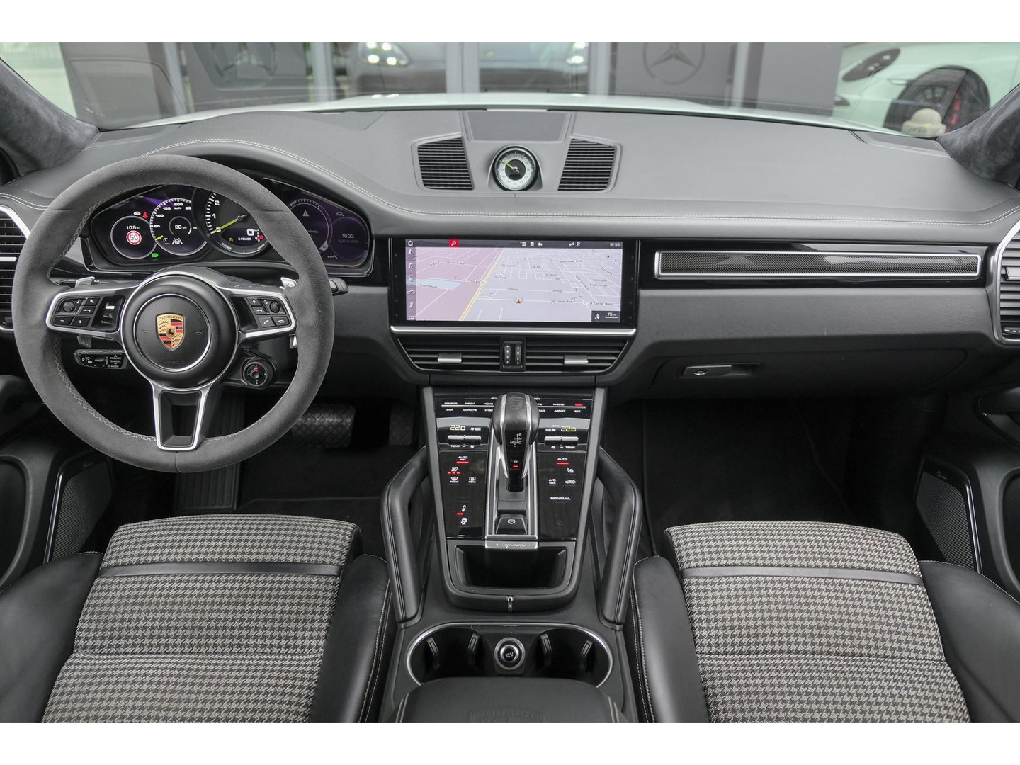 Porsche Cayenne Coupé 3.0 E-Hybrid 462PK Krijtgrijs SportDesign Burmester Luchtvering *SOH 92%* Lightweight Package Carbon Dak 4-wielsturing NLauto