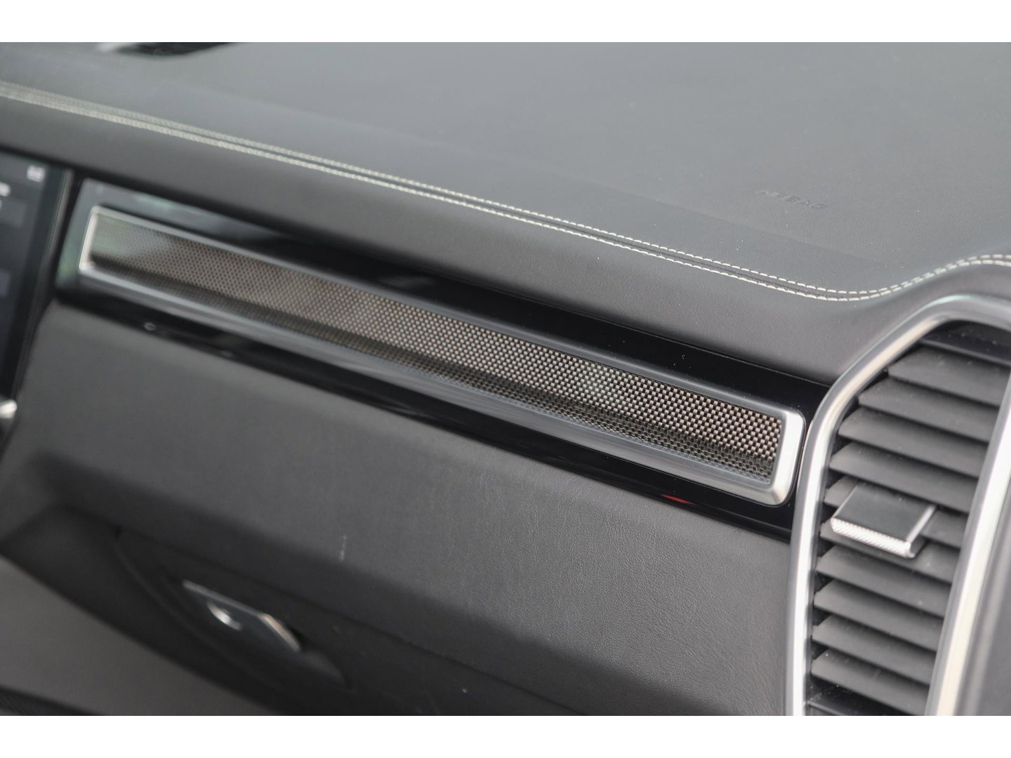 Porsche Cayenne Coupé 3.0 E-Hybrid 462PK Krijtgrijs SportDesign Burmester Luchtvering *SOH 92%* Lightweight Package Carbon Dak 4-wielsturing NLauto