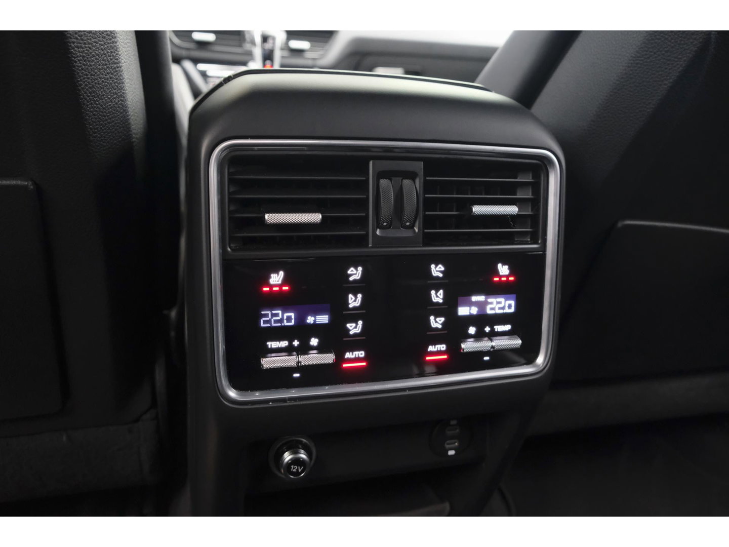 Porsche Cayenne Coupé 3.0 E-Hybrid 462PK Krijtgrijs SportDesign Burmester Luchtvering *SOH 92%* Lightweight Package Carbon Dak 4-wielsturing NLauto