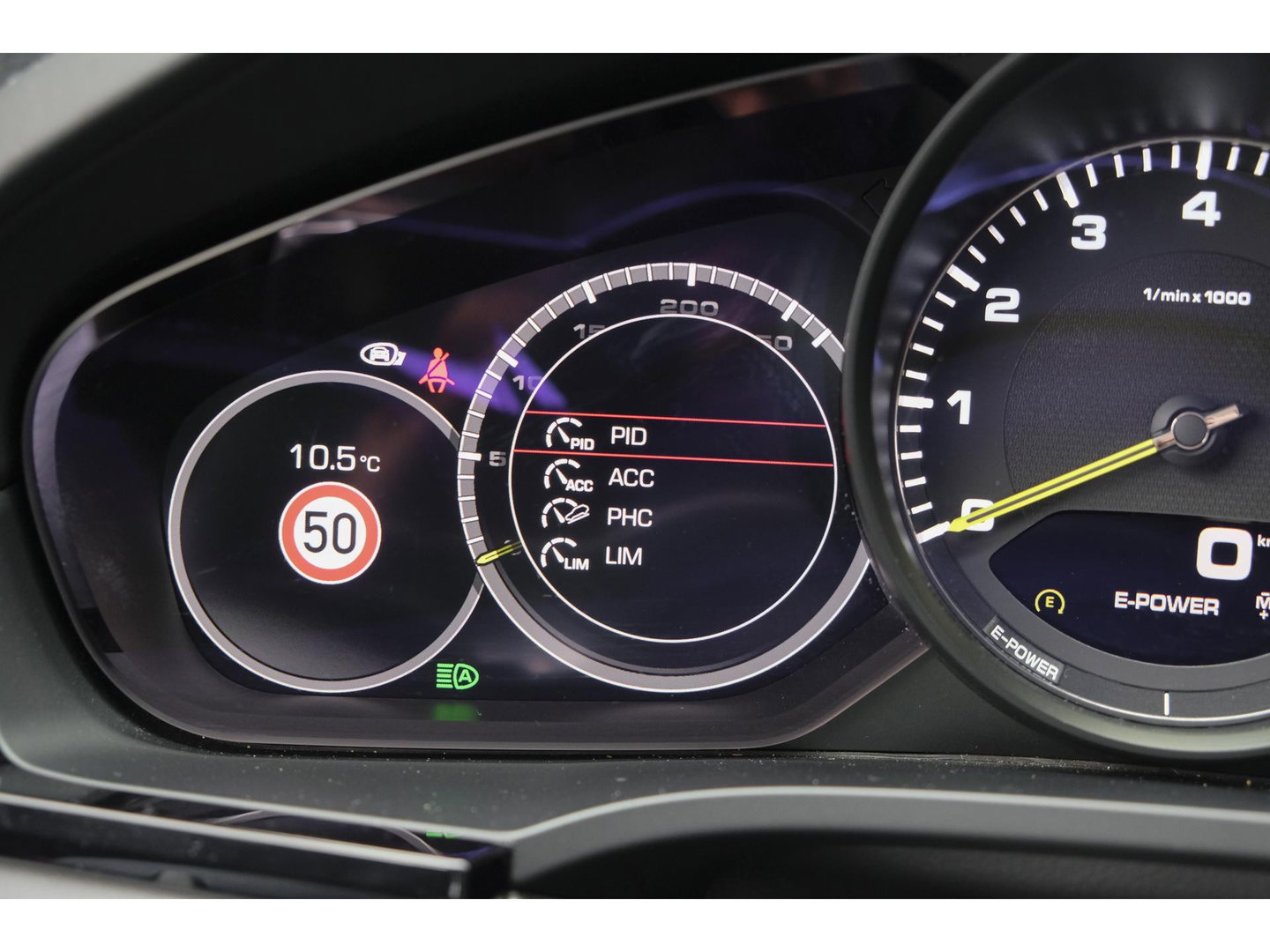 Porsche Cayenne Coupé 3.0 E-Hybrid 462PK Krijtgrijs SportDesign Burmester Luchtvering *SOH 92%* Lightweight Package Carbon Dak 4-wielsturing NLauto