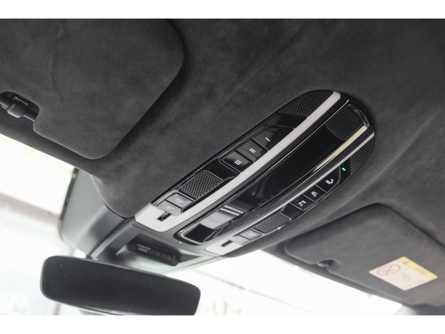 Porsche Cayenne Coupé 3.0 E-Hybrid 462PK Krijtgrijs SportDesign Burmester Luchtvering *SOH 92%* Lightweight Package Carbon Dak 4-wielsturing NLauto