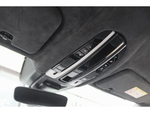 Porsche Cayenne Coupé 3.0 E-Hybrid 462PK Krijtgrijs SportDesign Burmester Luchtvering *SOH 92%* Lightweight Package Carbon Dak 4-wielsturing NLauto