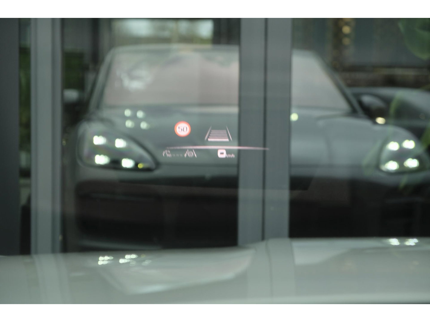 Porsche Cayenne Coupé 3.0 E-Hybrid 462PK Krijtgrijs SportDesign Burmester Luchtvering *SOH 92%* Lightweight Package Carbon Dak 4-wielsturing NLauto