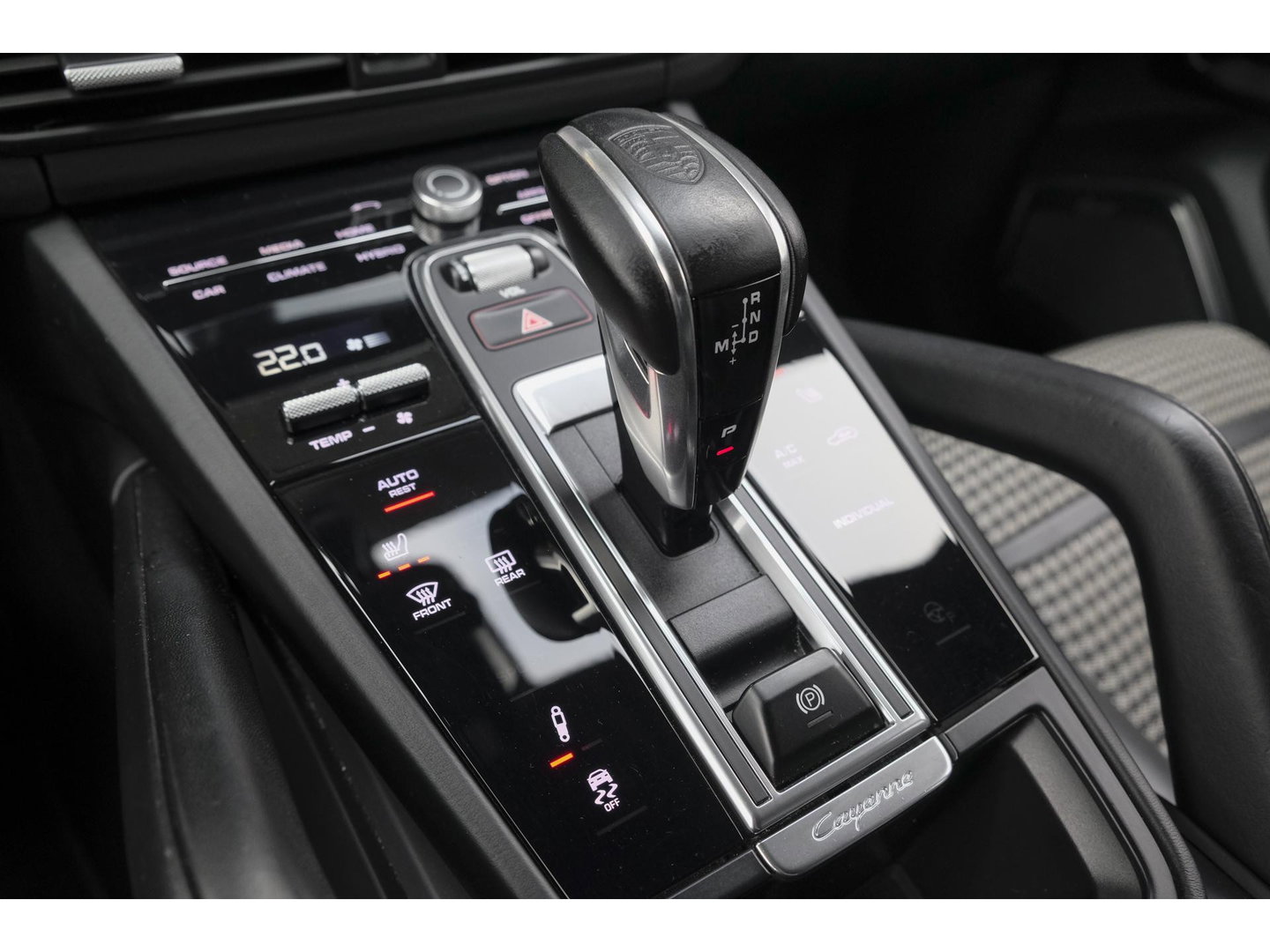 Porsche Cayenne Coupé 3.0 E-Hybrid 462PK Krijtgrijs SportDesign Burmester Luchtvering *SOH 92%* Lightweight Package Carbon Dak 4-wielsturing NLauto