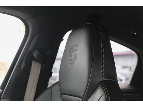 Porsche Cayenne Coupé 3.0 E-Hybrid 462PK Krijtgrijs SportDesign Burmester Luchtvering *SOH 92%* Lightweight Package Carbon Dak 4-wielsturing NLauto