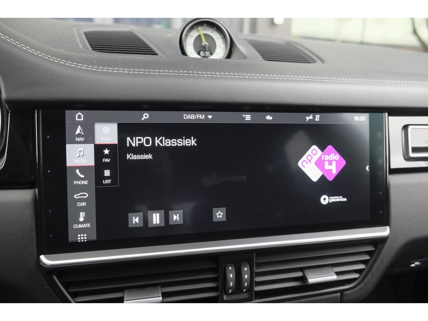 Porsche Cayenne Coupé 3.0 E-Hybrid 462PK Krijtgrijs SportDesign Burmester Luchtvering *SOH 92%* Lightweight Package Carbon Dak 4-wielsturing NLauto