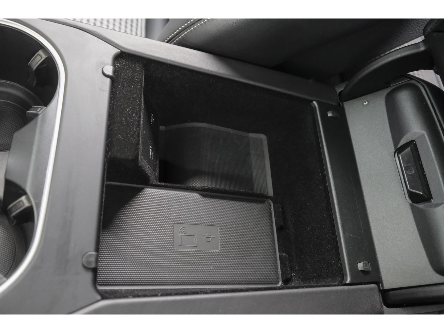 Porsche Cayenne Coupé 3.0 E-Hybrid 462PK Krijtgrijs SportDesign Burmester Luchtvering *SOH 92%* Lightweight Package Carbon Dak 4-wielsturing NLauto