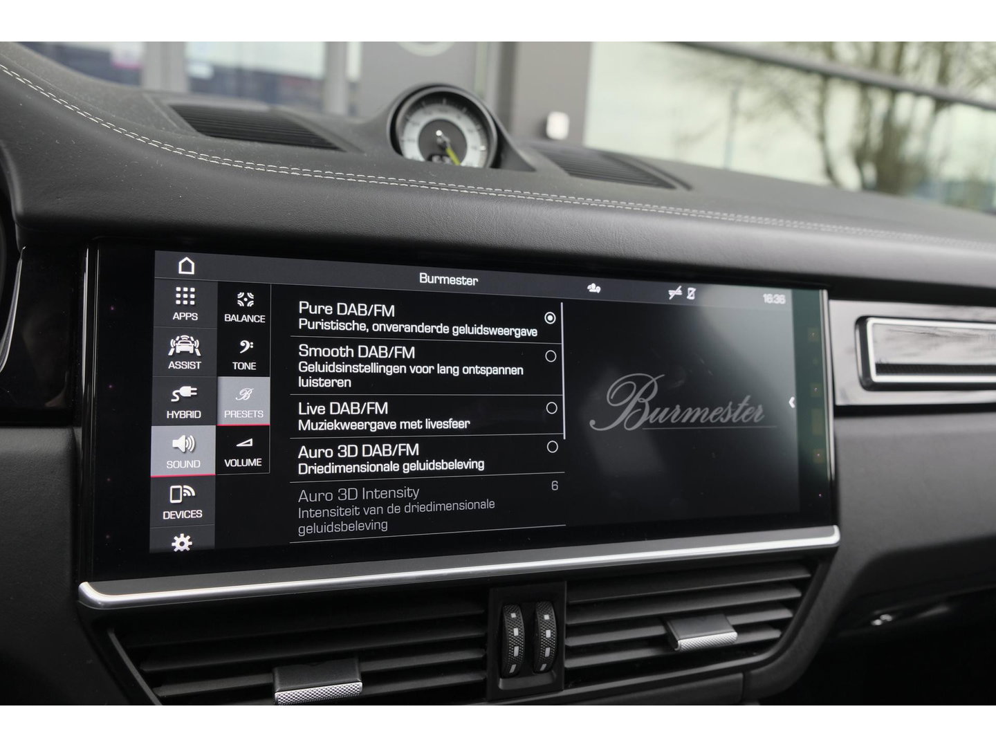 Porsche Cayenne Coupé 3.0 E-Hybrid 462PK Krijtgrijs SportDesign Burmester Luchtvering *SOH 92%* Lightweight Package Carbon Dak 4-wielsturing NLauto