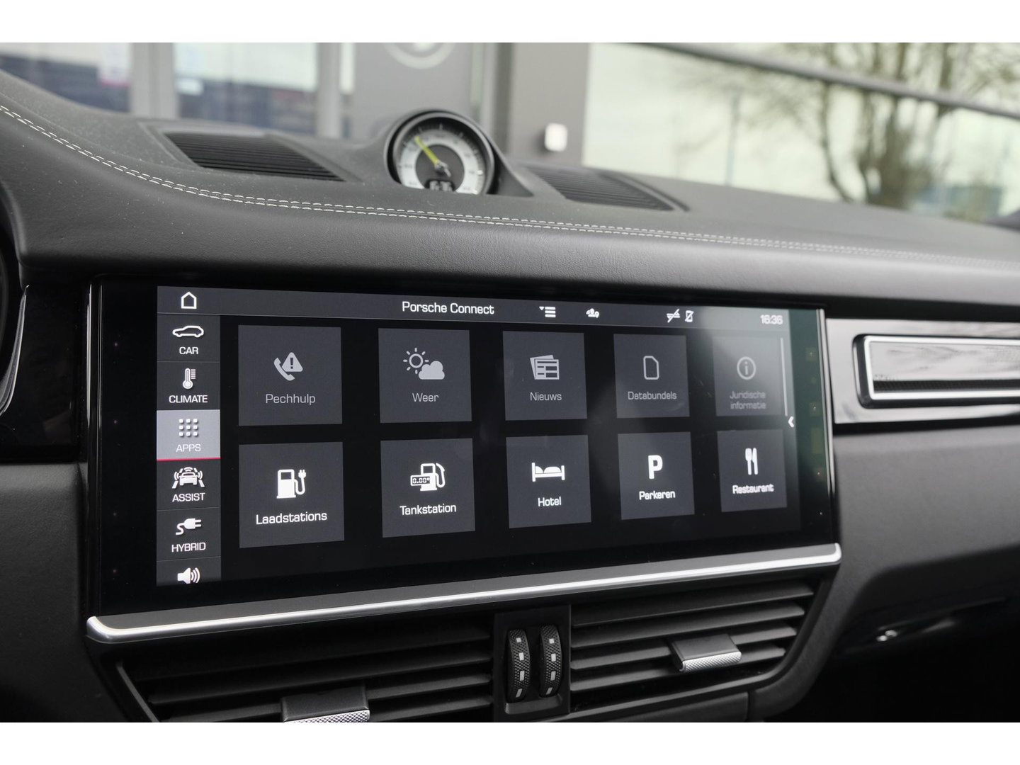 Porsche Cayenne Coupé 3.0 E-Hybrid 462PK Krijtgrijs SportDesign Burmester Luchtvering *SOH 92%* Lightweight Package Carbon Dak 4-wielsturing NLauto