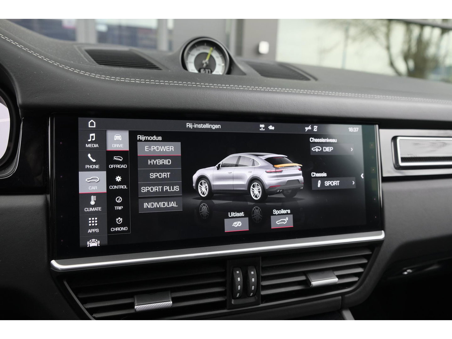 Porsche Cayenne Coupé 3.0 E-Hybrid 462PK Krijtgrijs SportDesign Burmester Luchtvering *SOH 92%* Lightweight Package Carbon Dak 4-wielsturing NLauto