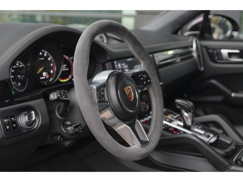 Porsche Cayenne Coupé 3.0 E-Hybrid 462PK Krijtgrijs SportDesign Burmester Luchtvering *SOH 92%* Lightweight Package Carbon Dak 4-wielsturing NLauto