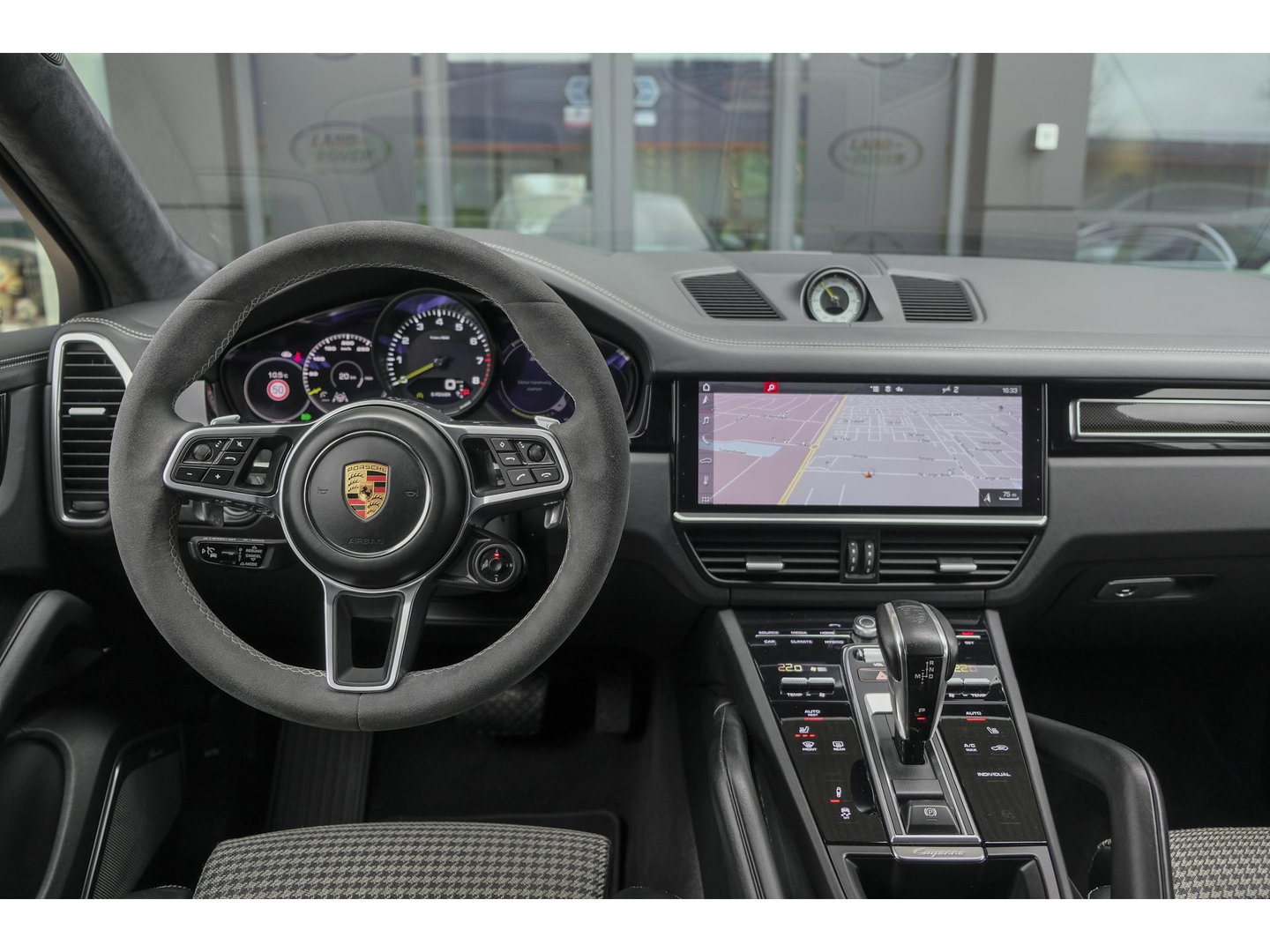 Porsche Cayenne Coupé 3.0 E-Hybrid 462PK Krijtgrijs SportDesign Burmester Luchtvering *SOH 92%* Lightweight Package Carbon Dak 4-wielsturing NLauto